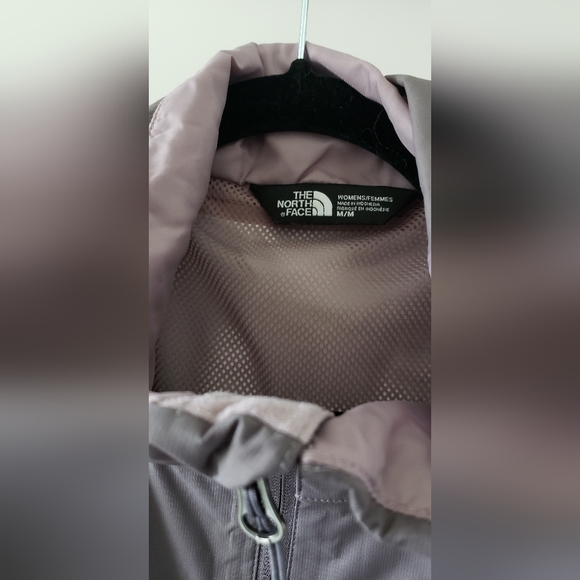 Th North Face DRYVENT lightweight rain Jacket with hood - Picture 6 of 8